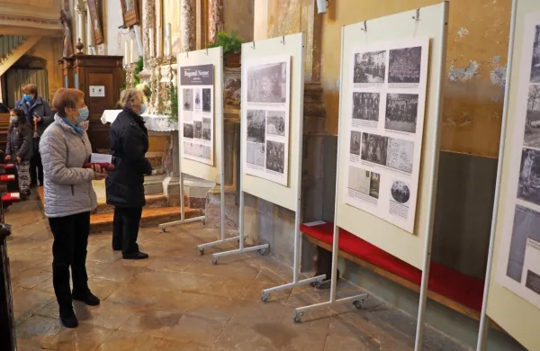 Razstava o Bogomilu Nemcu bo na ogled v komenski cerkvi do konca leta.