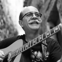  Kitarist Tomi v objektivu Slavice Isovske 