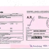Na vrhu povratnice se vidi, da je občina Ankaran svojo pritožbo 
zoper izdano gradbeno dovoljenje poslala 12. novembra. 