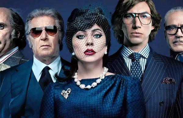 Zvezdniška igralska zasedba Hiše Gucci (z leve): Jared Leto, Al 
Pacino, Lady Gaga, Adam Driver in Jeremy Irons