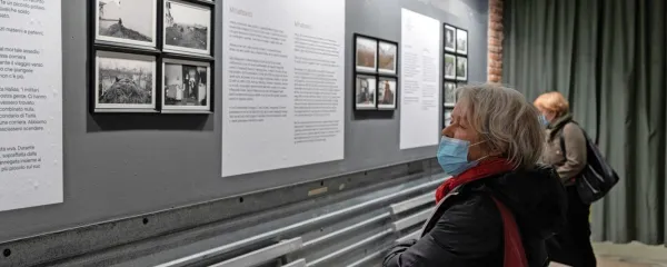 Utrinek z reastave fotografij mete Krese v tržaškem gledališču 
Miela.