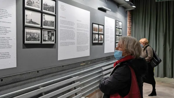 Utrinek z reastave fotografij mete Krese v tržaškem gledališču 
Miela.