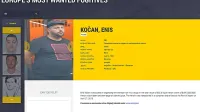 Enis Kočan (Dec) je že  nekaj časa na Europolovem seznamu najbolj 
iskanih ubežnikov v Evropi. Koprsko sodišče je za njim razpisalo 
evropski nalog za prijetje in mednarodno tiralico.  