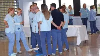 Svojim zaposlenim uniforme  zagotavlja SBI glede na velikost, ki jo 
imajo. Praktikanti pa imajo svoje uniforme, ki so njihova last, zato 
si jih morajo tudi sami prati. Fotografija je arhivska. 