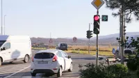 Odslej za boljšo pretočnost v prometu v križišču v Ozeljanu “skrbi” 
zelena puščica, ki dovoljuje zavijanje desno pri rdeči luči. 
