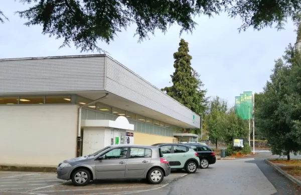 Podjetje Tuš namerava v Komnu širiti trgovino.