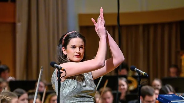 Nejka Čuk  z  orkestrom Grex Symphoniacorum Univerze v Ljubljani