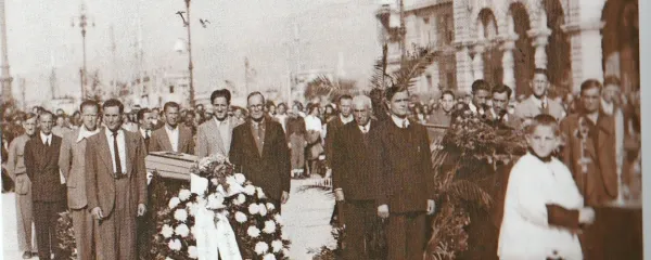 Po izkopu v kraju Fontane di Villorba so trupla peterice 28. oktobra 1945 prepeljali v Trst, ki se je dostojno poslovil od njih.