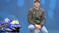 Valentino Rossi je znan kot velik ljubitelj tudi avtomobilističnih 
dirk, že med motociklistično kariero je dirkal tudi na relijih.