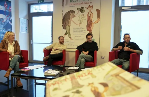  Katja Pegan, Rok Matek, Davor Herceg in Jaka Ivanc (z leve) so predstavili prvo premiero Ježeva hišica. 