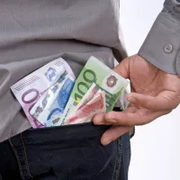 927 milijonov evrov je vlada namenila za dodatke, veliko večino so 
prejeli zaposleni v javni upravi.



