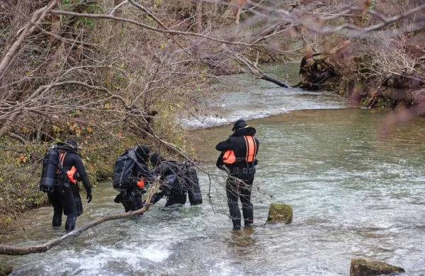 Strugo Dragonje in njen rob so prečesali že v četrtek zvečer, nato 
v petek ves dan in v soboto dopoldne, ko so pogrešano našli 
mrtvo. 