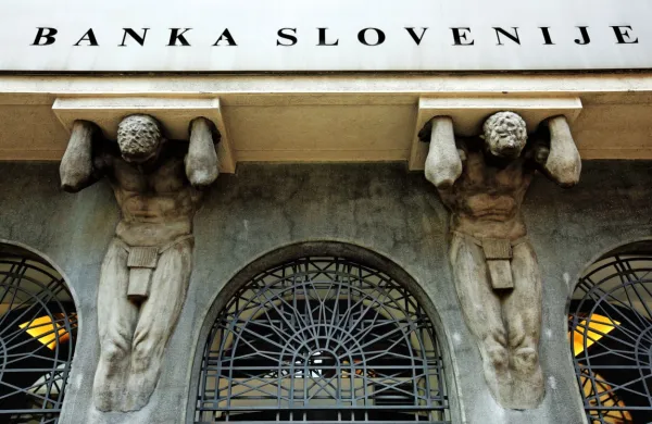  Banka Slovenije ugotavlja, da se stanje  izboljšuje, a omejitev še ne umika.