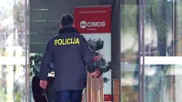 Na  zaključek  sodnega postopka čakata    še  nekdanji predsednik 
uprave  in     družba Cimos.