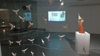 Instalacija Let ptic, video Anje Medved in kip Anima 