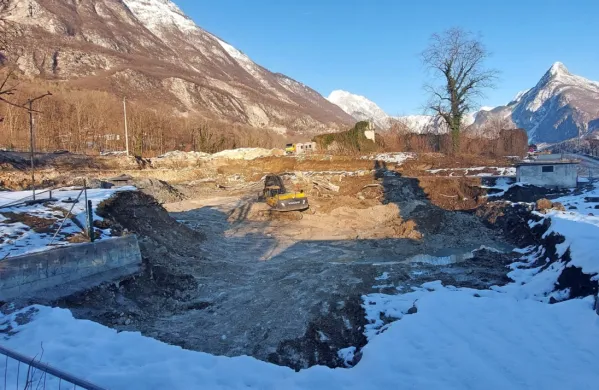 Športno dvorano v Bovcu, ki je največja naložba v občini,  bodo 
gradili do prihodnjega maja. 