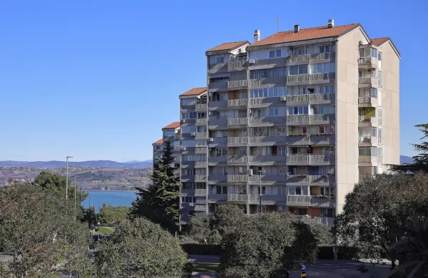 Etažnim lastnikom bodo stroške povečale ležarine, morda tudi 
ločeni fiduciarni računi za rezervne sklade. 