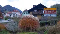 Občina Cerkno je dobila prvo razvojno strategijo, ki pravi, da  za zajezitev hitrega upada prebivalstva obstaja 
en sam smerokaz: resno razvojno delo. 