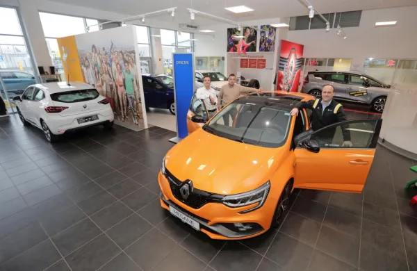 V podjetju Trgo ABC na vozila  znamk renault clio ali captur ali 
dacia ni treba čakati.  Več potrpljenja morajo imeti kupci, ki bi radi 
vozila, ki so bolj  digitalizirana, z več opreme.