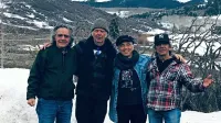 Tovarišija med skednjem in Skalnim gorovjem (z leve): Billy Talbot, Neil Young, Nils Lofgren in Ralph Molina 