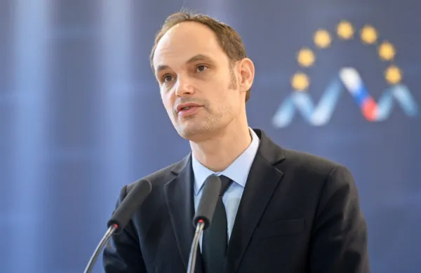 Anže Logar je s  slovenskim predsedovanjem Svetu EU zadovoljen. 
Prepričan, je, da je država v zadnjega pol leta dvignila raven 
prepoznavnosti slovenske diplomacije, s čimer se bo lahko 
uspešneje potegovala za mesto nestalne članice Varnostnega 
sveta  OZN. 