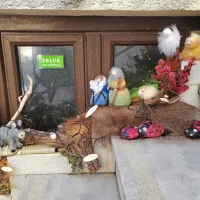 Krasijo police, dvorišča, balkone, terase, gase in trge