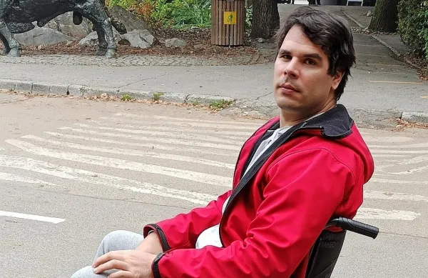 Postojnčana Borisa Sibinčića je  na invalidski voziček pred tremi 
leti prikovala hitro napredujoča bolezen multipla skleroza.