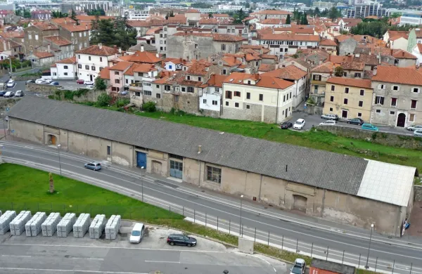 Azbestna streha z Libertasa se bo poslovila.