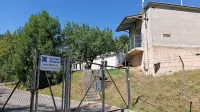 Zdaj vodo dobivajo iz vodarne Močila, priklop na Mrzlek naj se 
zgodi čim prej, si obetajo v civilni družbi. 