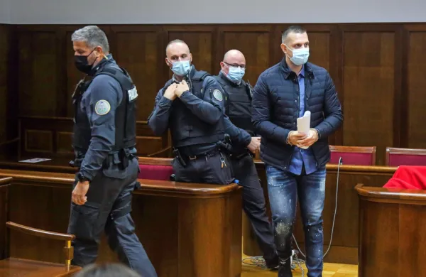 Klemen  Kadivec  (na desni) in Bojan Stanojević  sta v   priporu že 
dobri dve leti.  