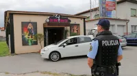 Kriminalisti  so   pred šestimi  leti  preiskali  lokale  na Grčni  in  Ajševici, 
pa tudi v Sežani.  Zgodba  o izkoriščanju prostitutk v teh   lokalih je 
letos  dobila    pravnomočen  sodni epilog. 