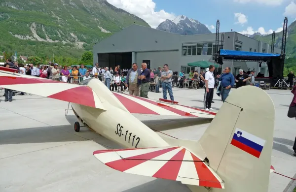 Ker župan ne bo sklical javne razprave, pogodbo o oddaji letališča pa je že podpisal, ni izključeno, da bodo o tem Bovčani  odločali na referendumu. 