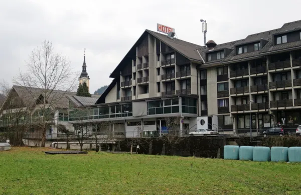 Hotel Cerkno vpije po posodobitvi in ima zanjo tudi pripravljen 
načrt. Pravkar objavljen razpis za vlaganje v nastanitve višje 
kakovosti pa je  zanj zelo neugoden.