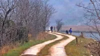 Zapornice so v krajinskem parku prepogosto dvignjene, kar mnogi 
izkoristijo ter se z avtomobilom zapeljejo tja, kamor se ne bi 
smeli. 