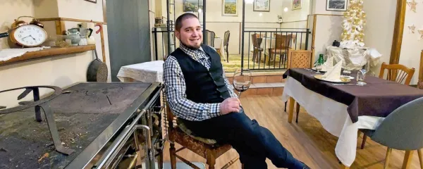 V gostiteljski ekipi  bistroja in vinskega bara Marjo Šeše je tudi 
Jakob Golob.