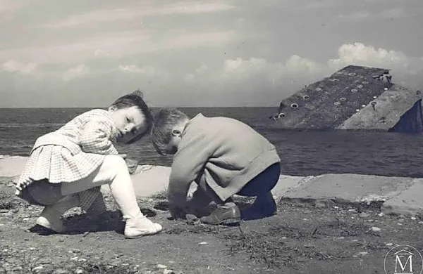 potopljena ladja Rex na  fotografiji, ki jo je pomorskemu muzeju 
zapustil prezgodaj umrli Dušan Podgornik.
