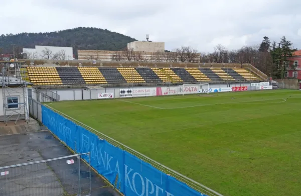  Ureditev razsvetljave na stadionu Rajka Štolfe se pomika še 
globlje v leto 2022.