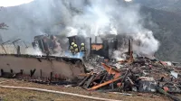 Požar je sredi oktobra Vojku Mraku vzel mamo in hišo. Ob tragediji 
so domačini in ostali takoj šli v akcijo.   