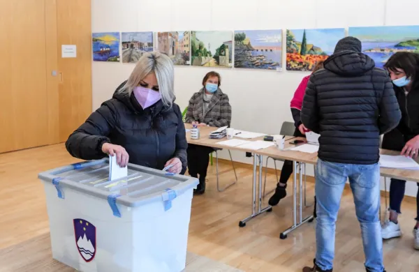 Medgeneracijski center Livade je  s 1510 volilnimi upravičenci  
tretje največje izolsko volišče.