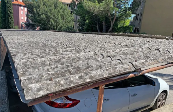 Zbrali 35 ton azbesta