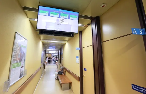 Prostori z ambulantami v A  in B hodniku so stari in ne ustrezajo več 
sodobnim standardom, zato jih morajo prenoviti. 