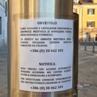 V jedro Kopra peš, avtomobile so izgnali