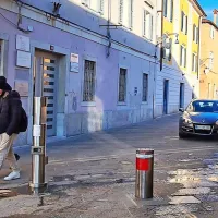V jedro Kopra peš, avtomobile so izgnali