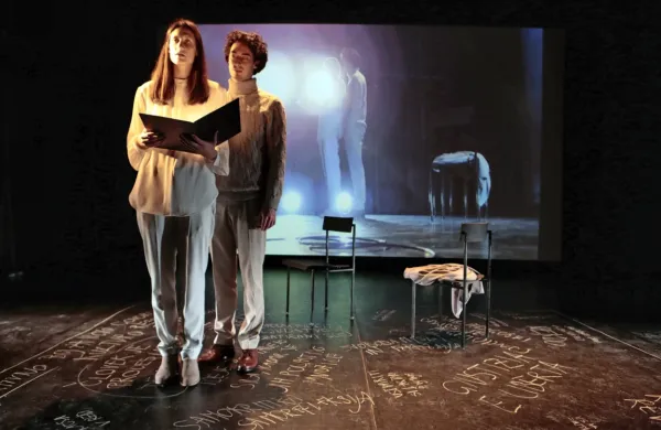 Podpore ministrstva za kulturo ni dobilo niti Gledališče Glej, kjer 
so sinoči premierno uprizorili Pisma iz ječe po motivih italijanskega filozofa in politika Antonia Gramscija.  