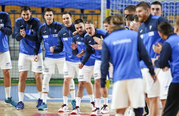 Kam se lahko na evropskem prvenstvu zavihtijo slovenski rokometaši? 