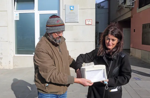 Viktorija Carli je 18. novembra na vložišče občine skupaj še z 
drugimi člani Gibanja za Izolo  odnesla  952 podpisov  volilcev za 
izvedbo referenduma, zadostovalo bi jih 673.