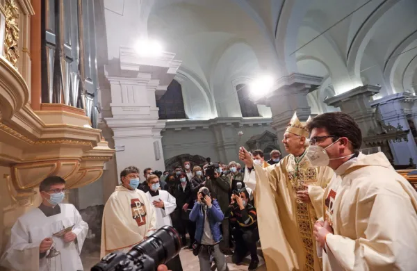 Za obisk cerkve veljajo enaka pravila kot za druge javne prostore: 
pogoj PCT ter spoštovanje vseh higienskih ukrepov. 