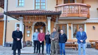 Minister za kmetijstvo Jože Podgoršek je včeraj na Bistriškem obiskal turistično kmetijo Peternelj v Brcah in kmetijo Slavec v Knežaku.  