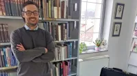 Knjižničar Nenad Arizanović je v postojnski knjižnici Bena Zupančiča ustvaril knjižno različico sobe pobega. 