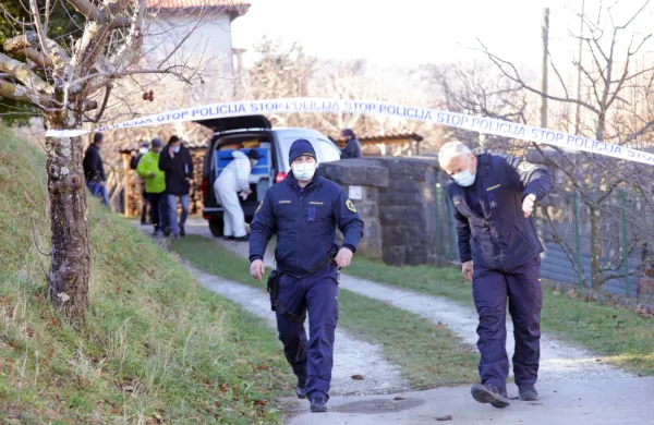 Na makadamski poti pod Kostanjevico je napadalec do smrti 
večkrat zabodel 26-letnega T. P. iz Solkana.